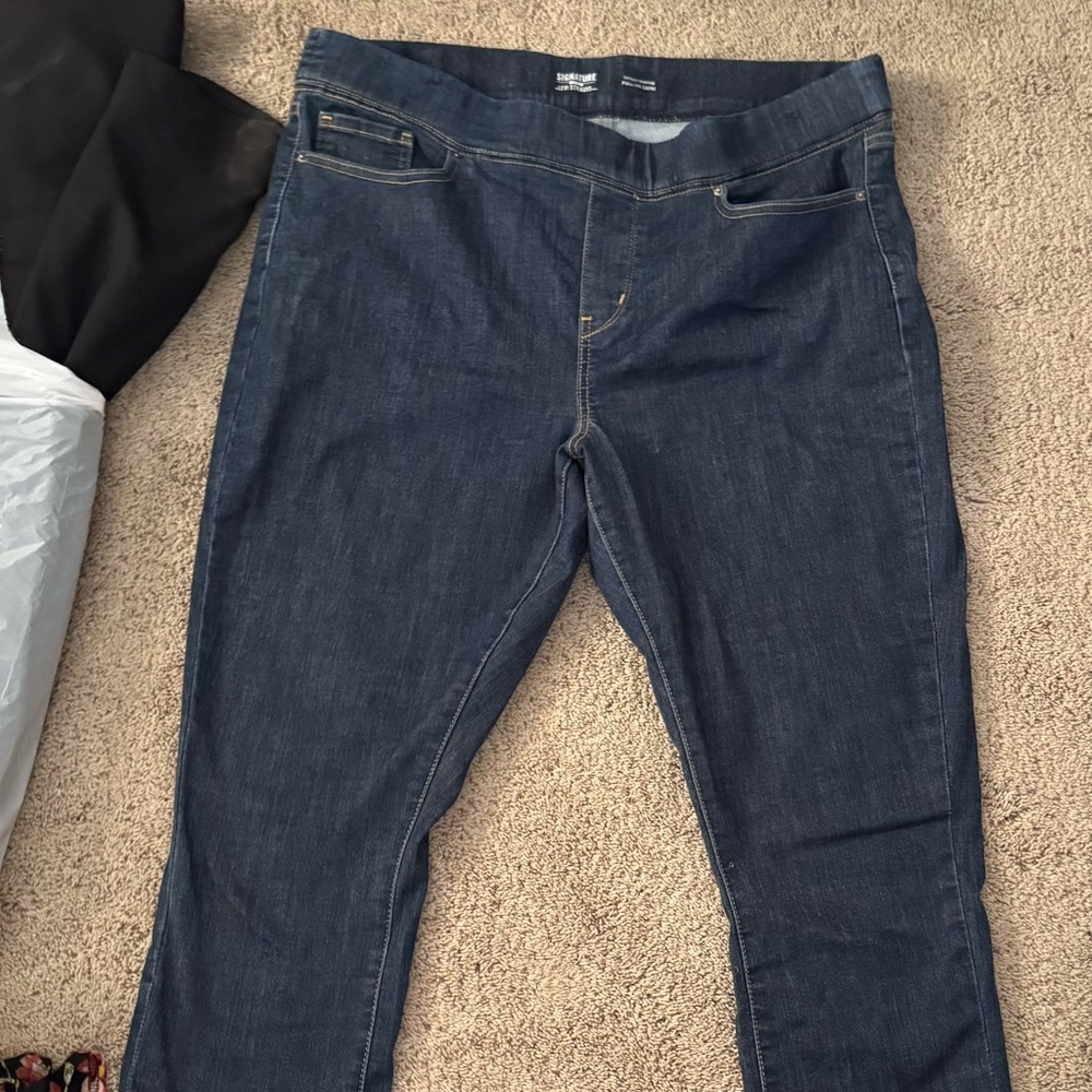 Signature by Levi Strauss Dark Blue Jeggings.